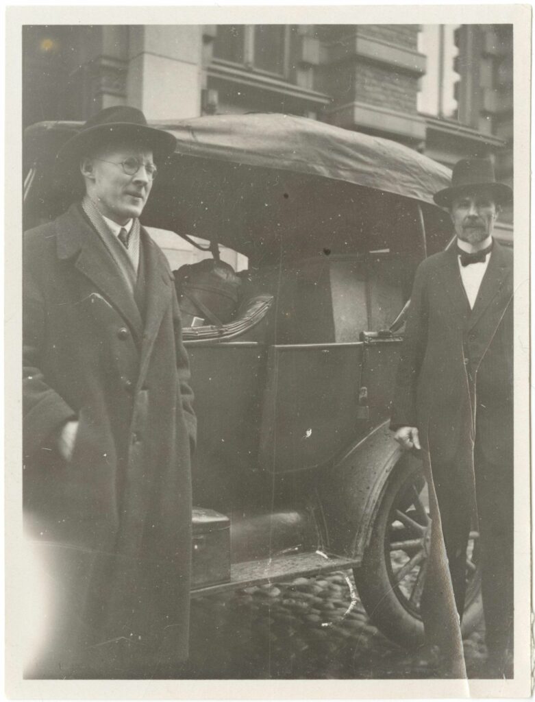 Oskar Loorits ja vahvimestari Vihervaara 1927.