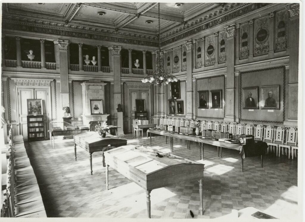 SKS:n juhlasali ennen vuotta 1934.