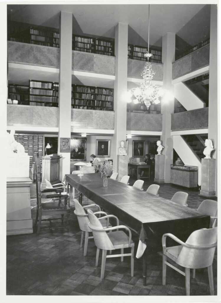 SKS:n juhlasali vuoden 1934 remontin jälkeen.