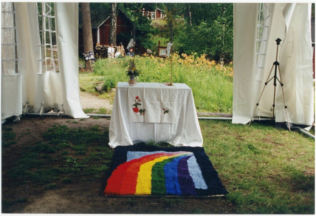 Sateenkaariryijy hääjuhlassa.